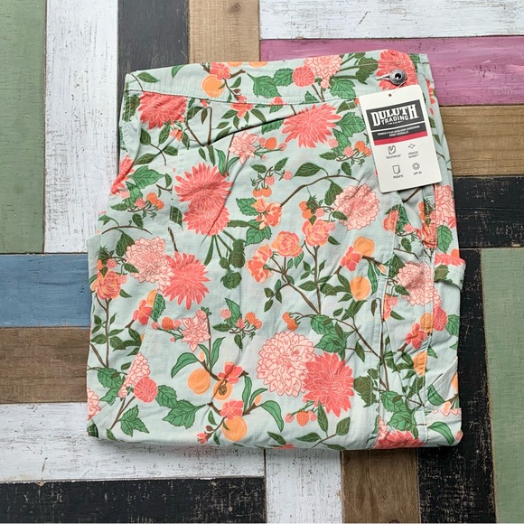 NWT 3X Duluth Heirloom Gardening Short
Overalls Mint Summer Dahlia Bibs Floral - Picture 5 of 9